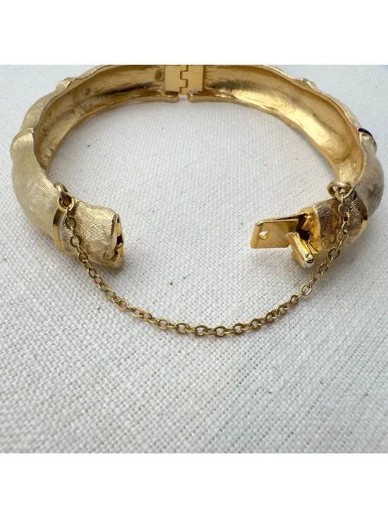 Napier Gold-Tone Textured Hinged Bangle Bracelet Safety Chain 2.5" Bamboo Vtg - Picture 6 of 7